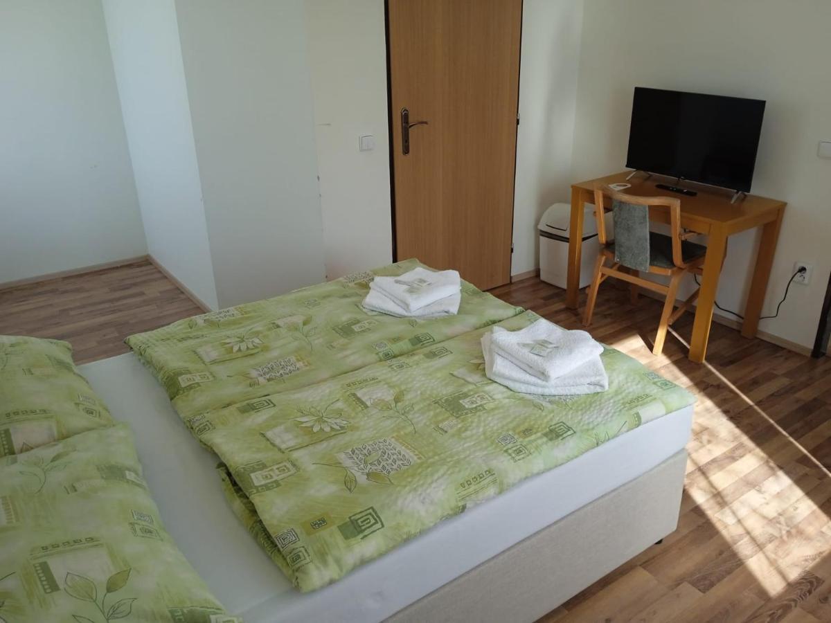 Hotel Forestyma Hodonin Luaran gambar