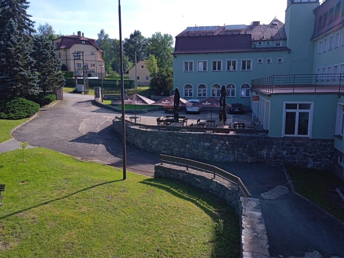 Hotel Forestyma Hodonin Luaran gambar