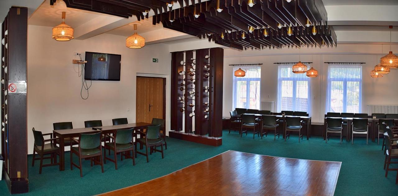 Hotel Forestyma Hodonin Luaran gambar